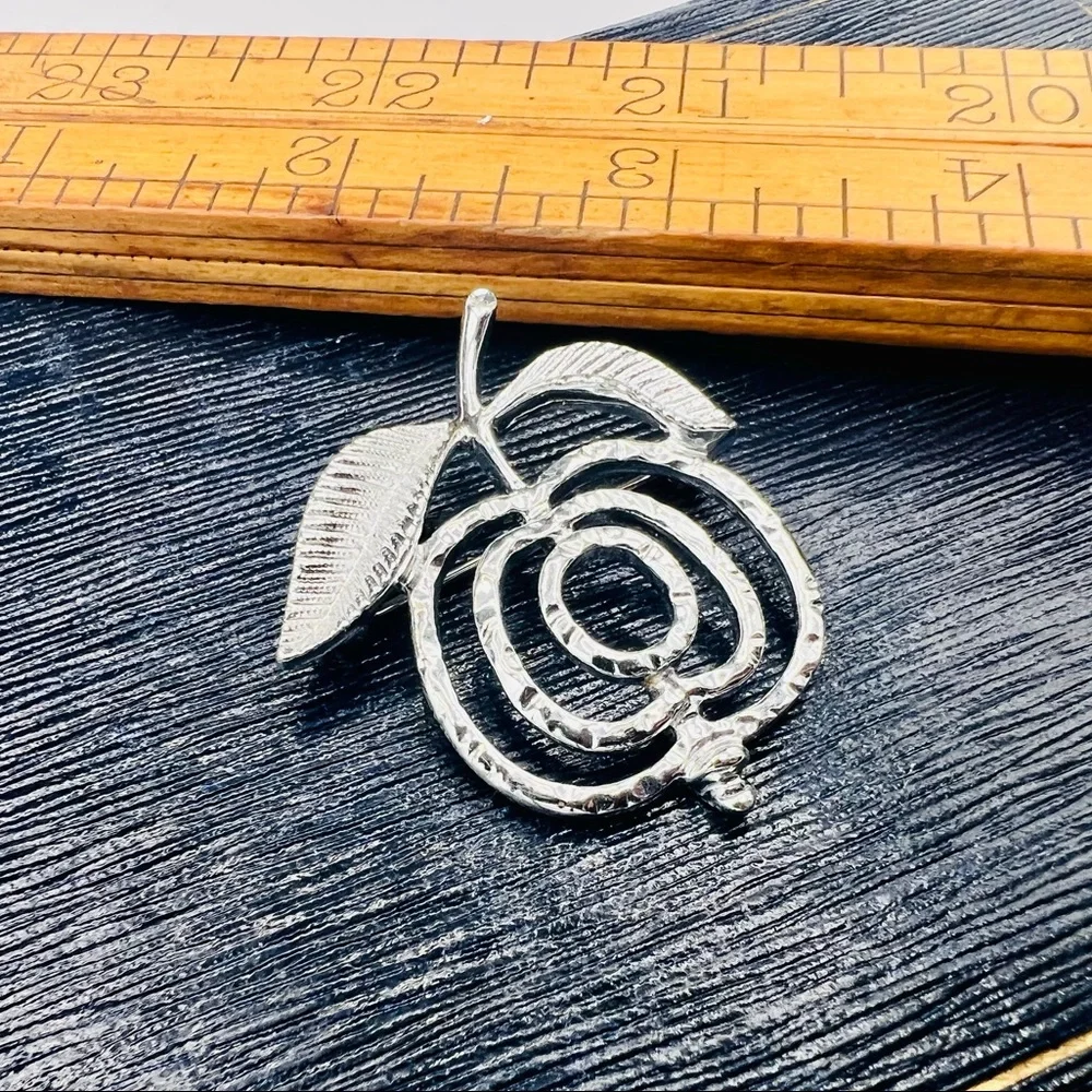 Vintage SARAH COVENTRY silver tone apple brooch pin